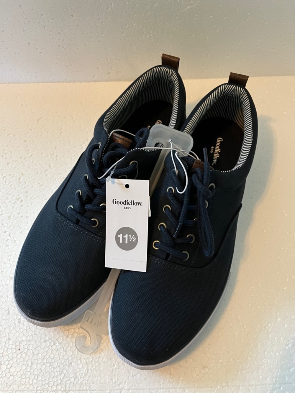 ⭐️Goodfellow & Co Navy Canvas Low-Top Sneakers with White Sole